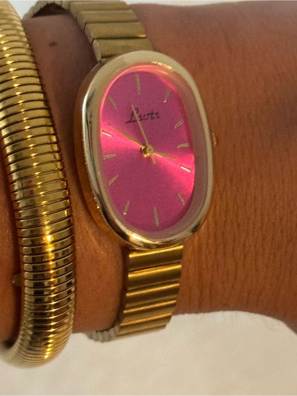 Vintage Style Gold-Tone Women's Watch with Hot Pink Dial | NWOT - Picture 3 of 8